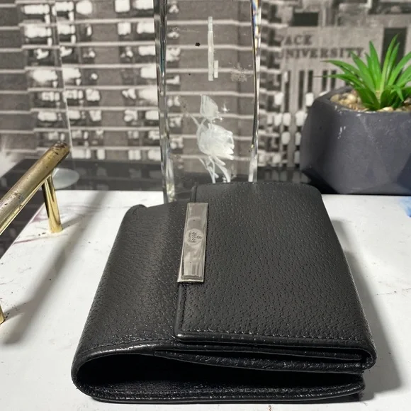 Authentic Gucci Black Textured Leather Wallet - Picture 12 of 14